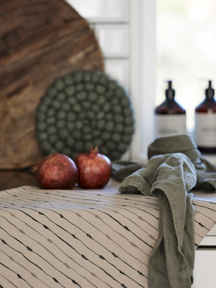 Obrus 'Unni' 145x280 - Zielony