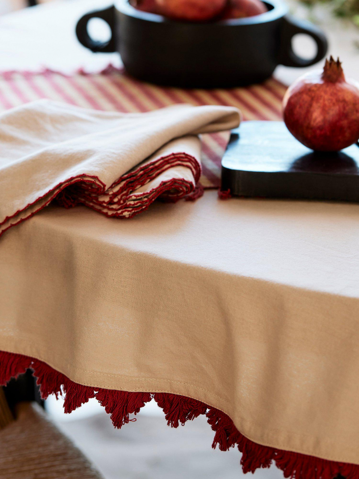 Obrus 'Stine' 145x280 - Czerwony