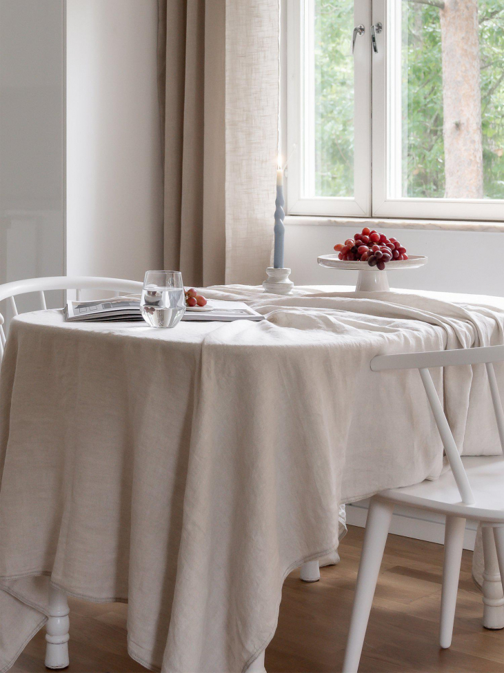 Obrus 'Julie' 145x280 - Len/Biały