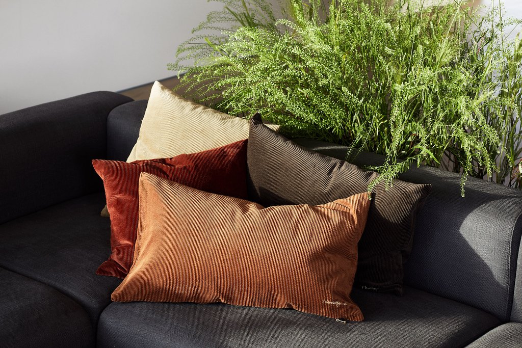 Poszewka na poduszkę 'Corduroy' 70x40cm - Brązowa