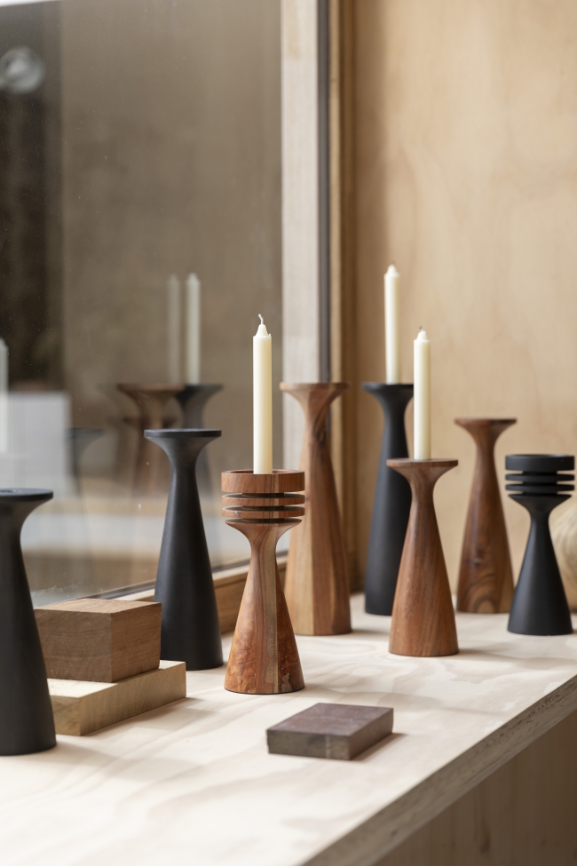 Świecznik 'Hoover' - Czarny