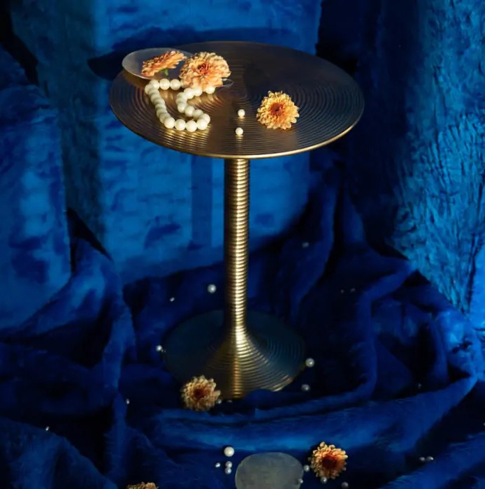 Stolik boczny 'Hypnotising' - Złoty