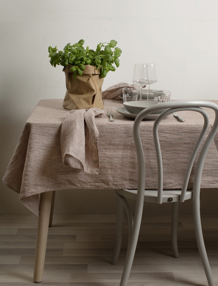 Obrus 'Linus' 145x250- Czerwony/Czarny