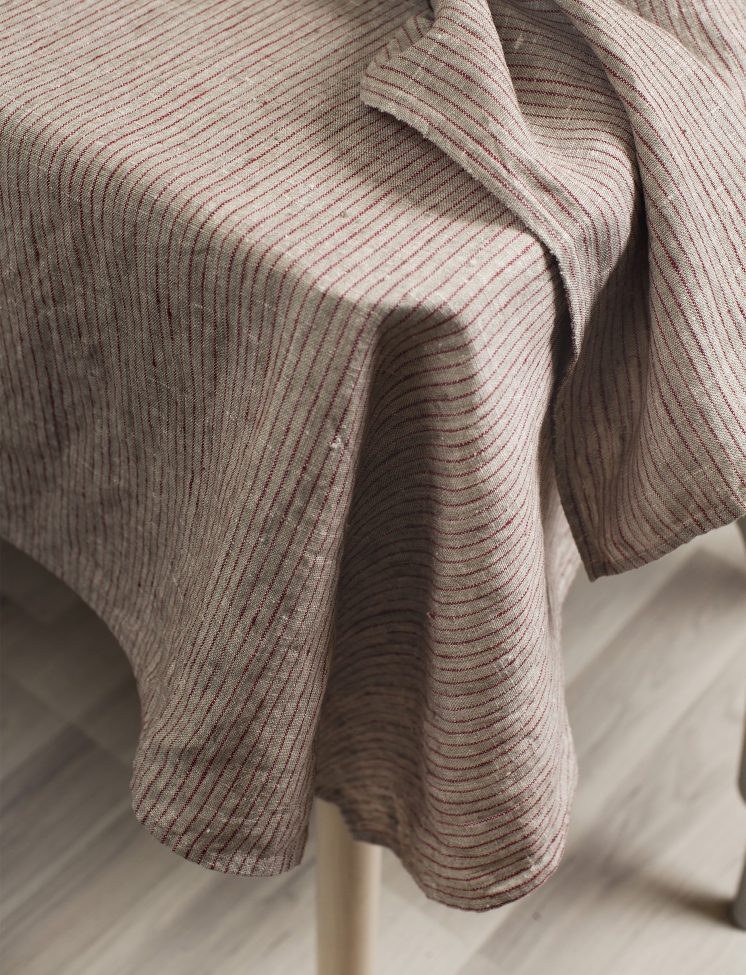 Obrus 'Linus' 145x330- Czerwony/Czarny