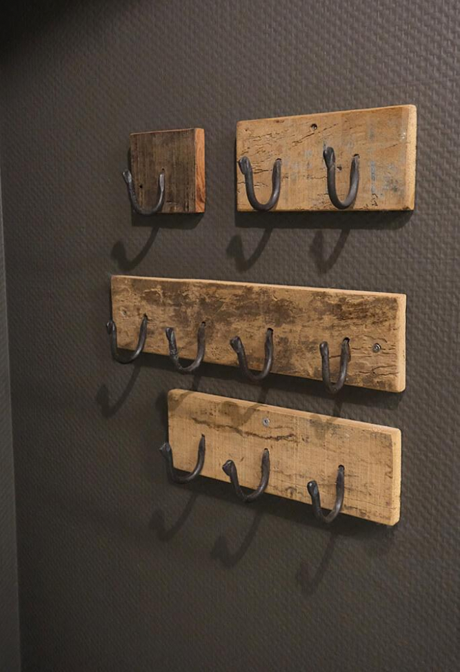 Wieszak 'Pjerrot Coat' - Naturalny