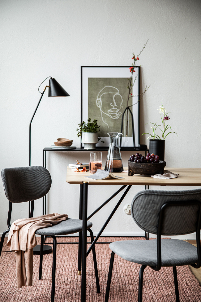 Zestaw jadalny 'Kungsholmen Hornstull' - 1 Stół & 4 Krzeseł